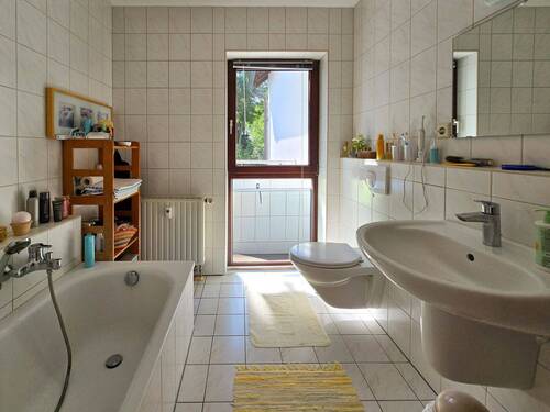 Obergeschoss Badezimmer 1 - 