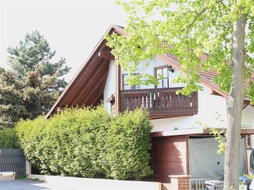 Giebelseite Süd mit Balkon - 3 Zimmer Einfamilienhaus zum Kaufen in Leipzig