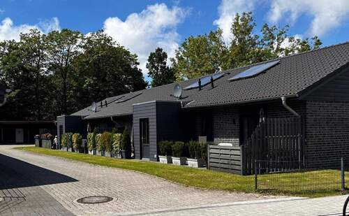 Südseite - 3 Zimmer Erdgeschosswohnung mit Carport in Leck, Seniorengerecht
