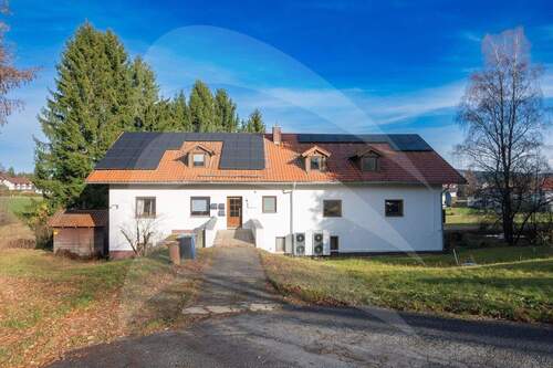 Ansicht Haupteingang - Mehrfamilienhaus, Wohnhaus zum Kaufen in Neureichenau