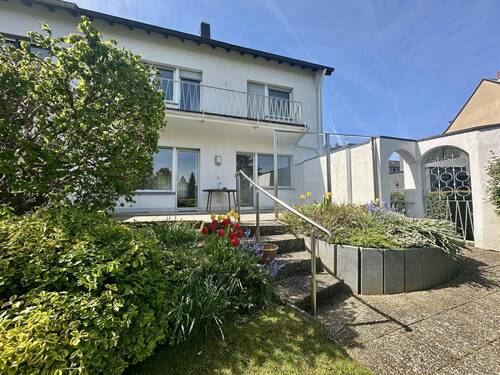 Gartenansicht - schickes und modernes Einfamilienhaus in 52351Düren-Stadt