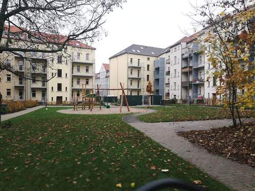 Hausansicht / Grundstück - 