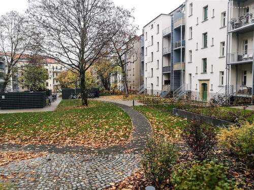 Hausansicht / Grundstück - 