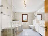 Badezimmer - Mehrfamilienhaus, Wohnhaus mit 218,00 m&sup2; in Alpirsbach zum Kaufen