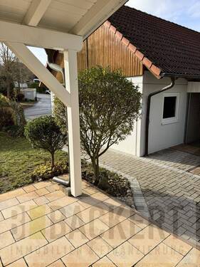 Terrasse und Garage - 