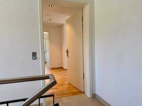 Wohnungseingang - 3 Zimmer Etagenwohnung zum Kaufen in Traunstein