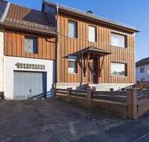 Modernisiertes Zweifamilienhaus mit zwei separaten Eingängen, einer Garage und guter Raumaufteilung - Seesen Herrhausen