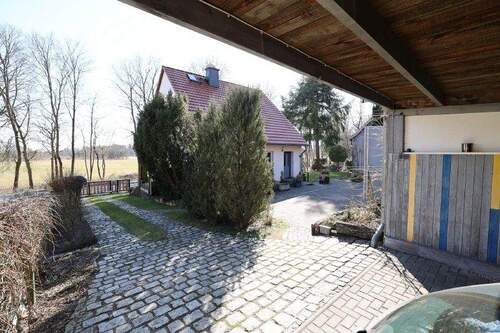 Auffahrt zum Carport - Einfamilienhaus mit 140,00 m&sup2; in Niederfinow zum Kaufen