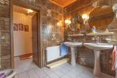 Tageslichtbad mit Badewanne und Dusche - 