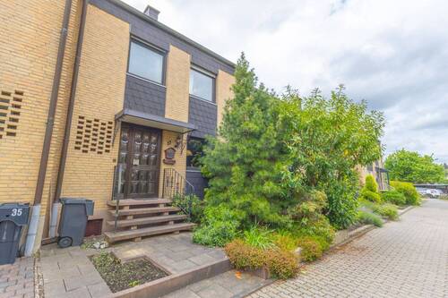 Haus & Gartenansicht - 3 Zimmer Reihenmittelhaus zum Kaufen in Menden