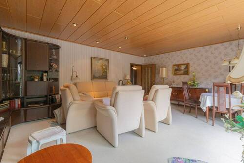 Wohnzimmer mit Zugang zur Terrasse - 