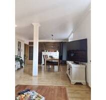 Zentrumsnahe 3-Raum-Wohnung - 624,00 EUR Kaltmiete, ca.  96,00 m² Wohnfläche in Eisenberg (PLZ: 07607)