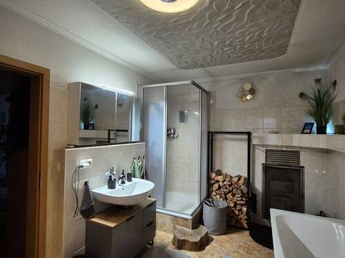 Bad - Etagenwohnung mit 96,00 m² in Eisenberg zur Miete