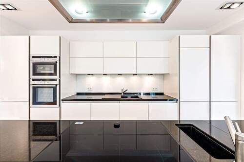 Einbauküche mit Lackfronten - 