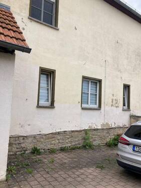Giebelseite - 9 Zimmer Mehrfamilienhaus, Wohnhaus zum Kaufen in Wetterzeube OT Goßra