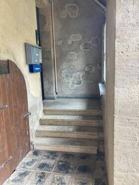 Hauszugang - Mehrfamilienhaus, Wohnhaus mit 210,00 m&sup2; in Wetterzeube OT Goßra zum Kaufen