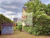 Garten mt eingewachsenem Bereich - 