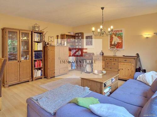 Wohnzimmer offen - 5 Zimmer Reihenendhaus zum Kaufen in Erlangen