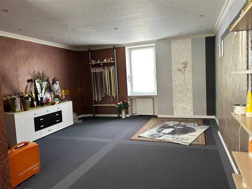 EG Nebenraum Laden - Illingen: Wohn-u. Geschäftshaus in zentraler Lage mit Garagen