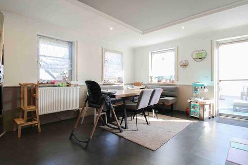 Ess- und Wohnzimmer (2) - 5 Zimmer Terrassenwohnung in Fischach