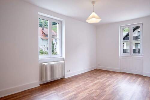 hofseitiges großes Wohnzimmer - 