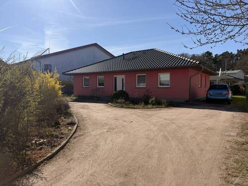 Außenansicht - Bebauung in zweiter Reihe - Dort investieren, wo andere Urlaub machen: Moderner Doppelbungalow mit sicheren Mieteinnahmen!