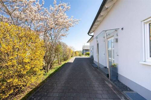 Außenansicht / Haus 1 - 1 Zimmer Doppelhaushälfte zum Kaufen in Nellingen