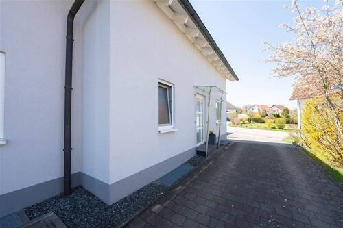 Außenansicht / Haus 1 - 1 Zimmer Doppelhaushälfte in Nellingen