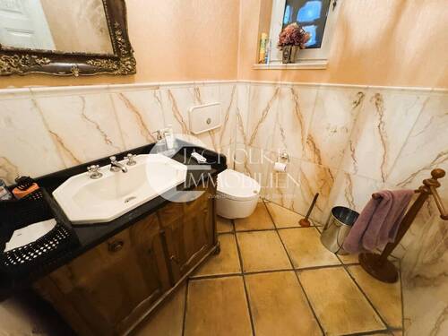 „Edles Gäste-WC mit Marmorelementen - 
