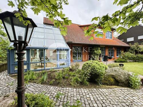 Exklusiver Gartenblick mit Wintergarten - Stilvolle Eleganz trifft Familienidylle - Exklusives Wohnen am Feldrand