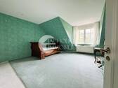 Herrenzimmer im Dachgeschoss mit Blick in den Garten - 