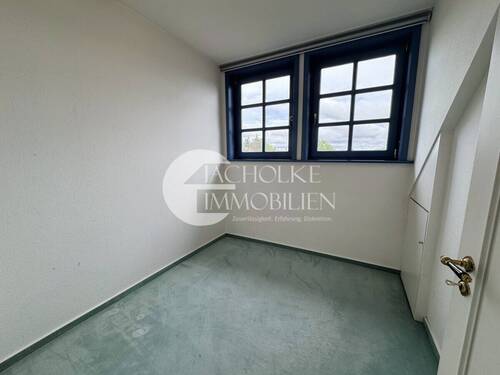 Praktischer Abstellraum / Arbeitszimmer im Dachgeschoss - 