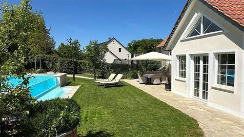 Gartenansicht mit Infinitypool - 1 Zimmer Einfamilienhaus zum Kaufen in Scheyern