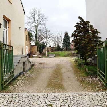 Hofeinfahrt - Büro in Sckeuditz