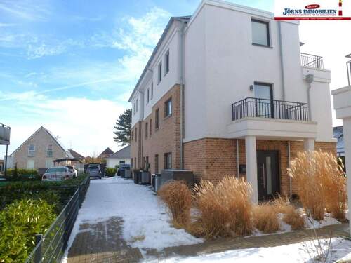 Seitenansicht Eingangsbereich - 6 Zimmer Reihenendhaus zur Miete in Fehmarn OT Burg