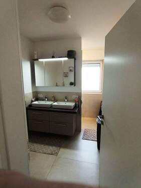 Duschbad im OG mit Fenster - 