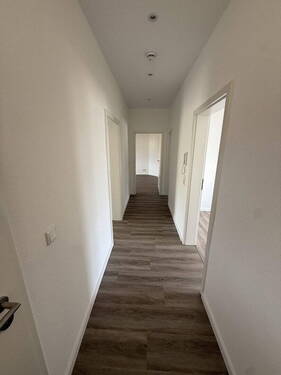 Flur - 3 Zimmer Wohnung - frisch renoviert - neue EBK