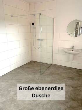 Große ebenerdige Dusche - 
