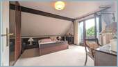 Geräumiges Elternschlafzimmer mit schönem Ausblick - 