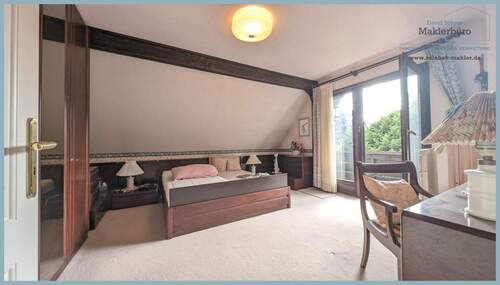 Geräumiges Elternschlafzimmer mit schönem Ausblick - 