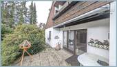 teilüberdachte Terrasse mit el. Markise - 