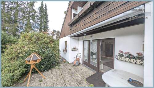 teilüberdachte Terrasse mit el. Markise - 