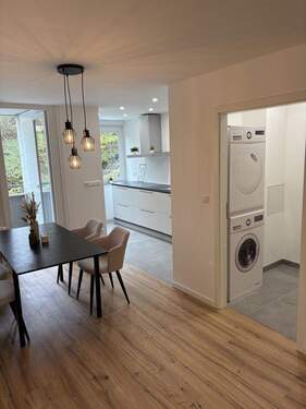 Esszimmer und Küche - 4 Zimmer Etagenwohnung zum Kaufen in Nürtingen