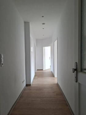 Blick von Eingangstür - Kernsanierte, großzügige und helle 4,5-Zimmerwohnung