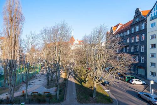 Blick zum Spielplatz - Etagenwohnung mit 40,00 m² in Berlin zum Kaufen