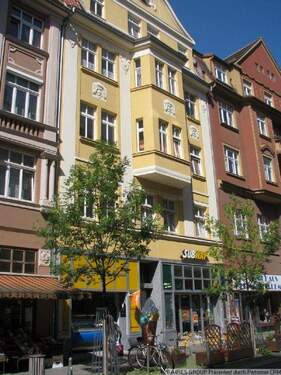 Aussenansicht - Erstbezug nach Sanierung - 4-Raumwohnung mit Balkon, Fahrstuhl, EBK und Stellplatz