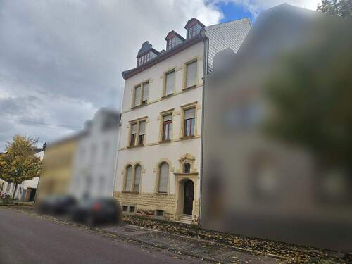 Vorder-Hausansicht.jpg - 4 Familien-Reihen-Mittel-Wohnhaus: Eine sehr gepflegte Immobilie steht zum Verkauf