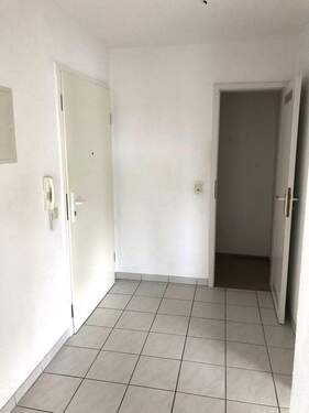 Eingangsbereich/Abstellraum - 3 Zimmer Etagenwohnung in Ludwigshafen am Rhein