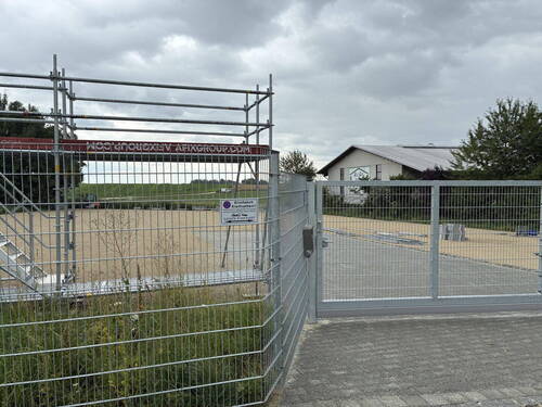 Einfahrt mit Schiebetor - Grundstück zur Miete in Schweitenkirchen
