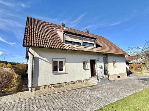 Außenansicht - geräumiges Ein-Zweifamilienhaus in ruhiger Lage